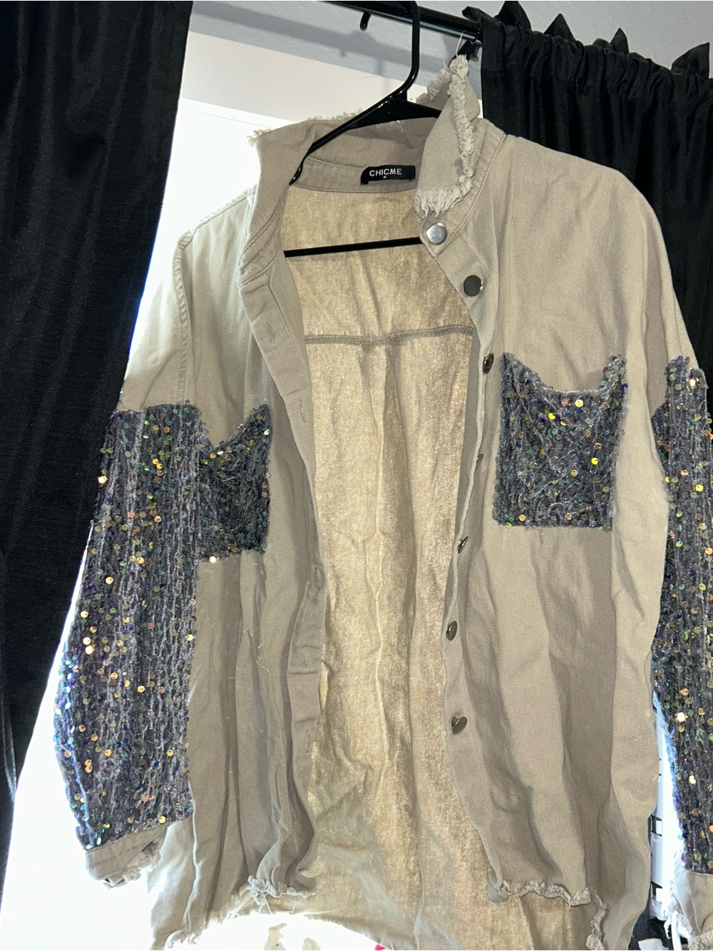 chic Beige Utility Jacket with Sequined Tweed Sleeves